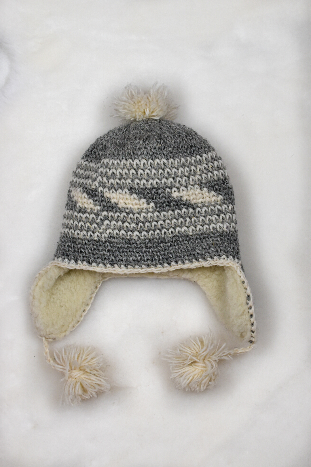 czapka uszy szara z białym pomponem