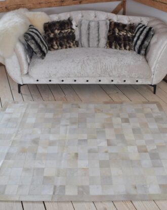 Decorative rug made of Argentine cowhide in shades of beige and gray, 200x150cm
