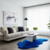 Nowoczesny salon domu ze stylową niebieską naturalną skórą owczą