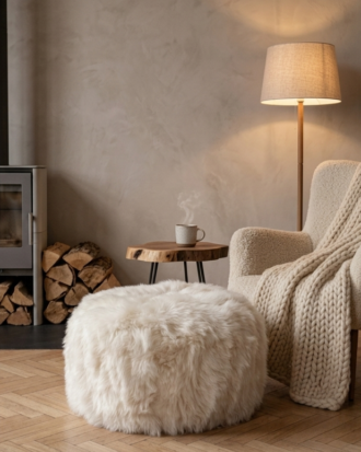 Naturalna Pufa ze Skóry Owczej – Esencja Skandynawskiego Hygge